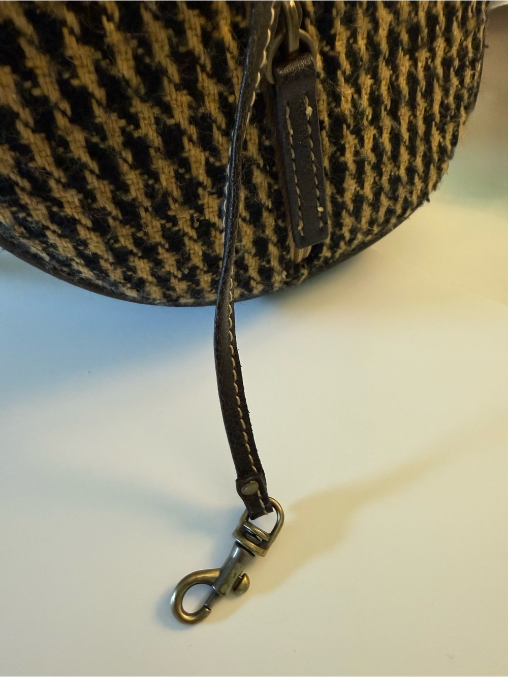 Vintage Houndstooth Hobo Satchel in Brown and Tan with Brass Accents - Picture 9 of 16